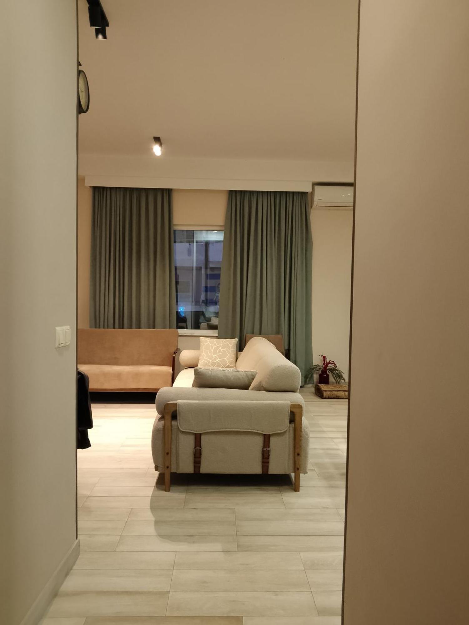 Medea'S Home Kutaisi Luaran gambar