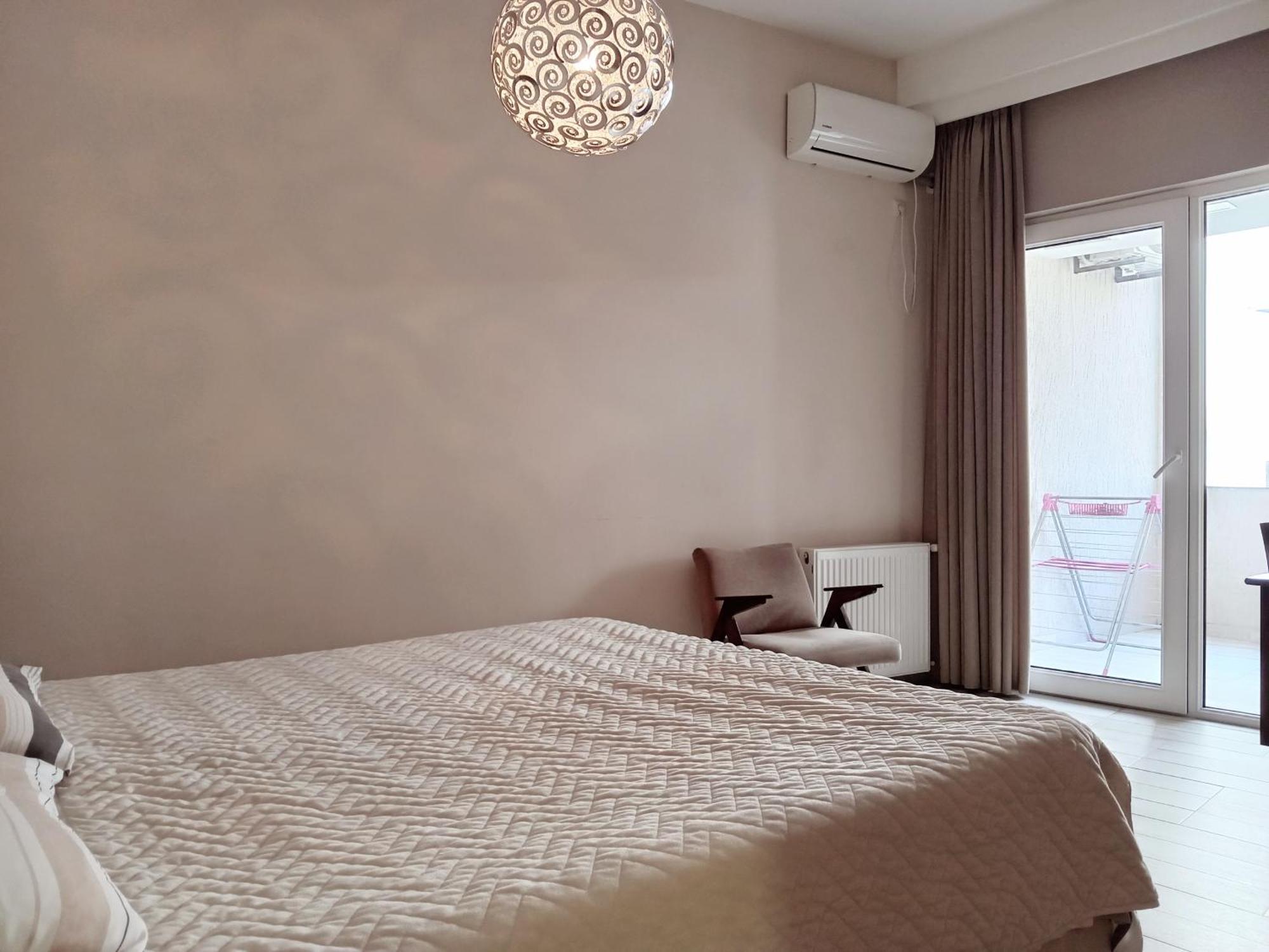 Medea'S Home Kutaisi Luaran gambar
