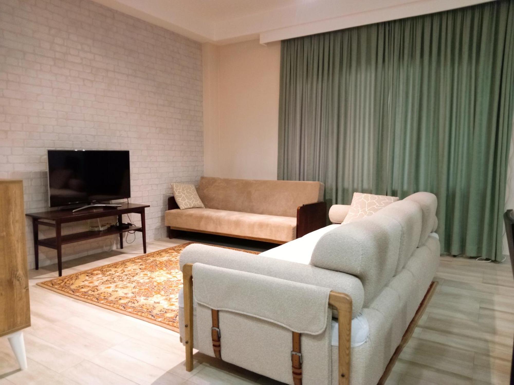 Medea'S Home Kutaisi Luaran gambar