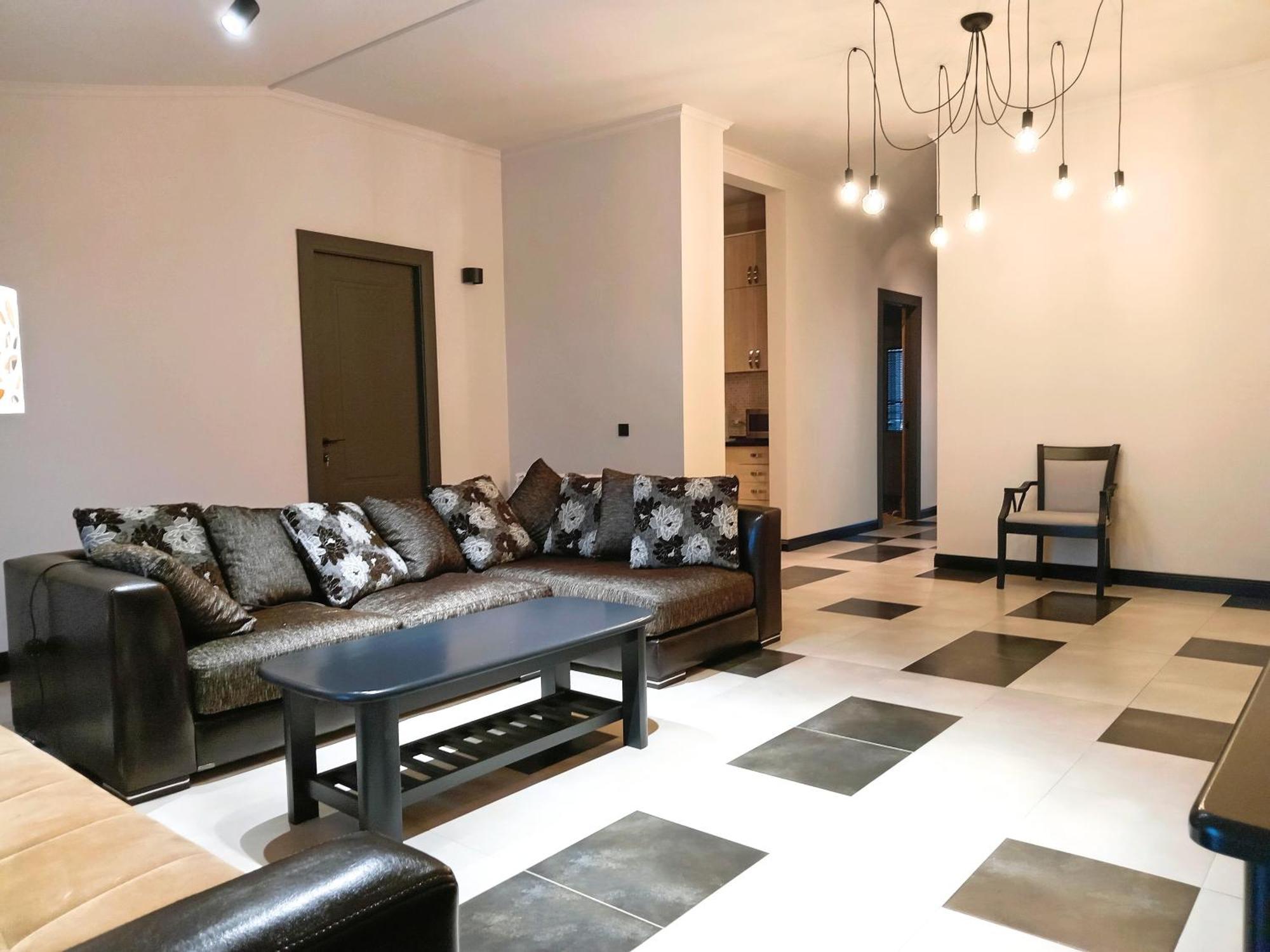 Medea'S Home Kutaisi Luaran gambar