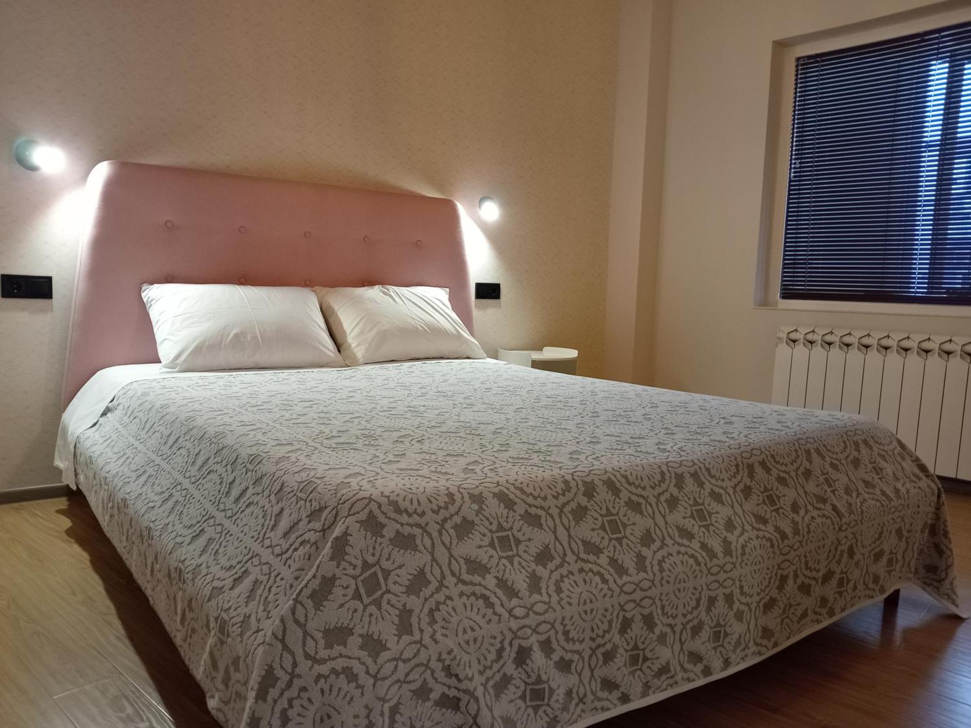 Medea'S Home Kutaisi Luaran gambar